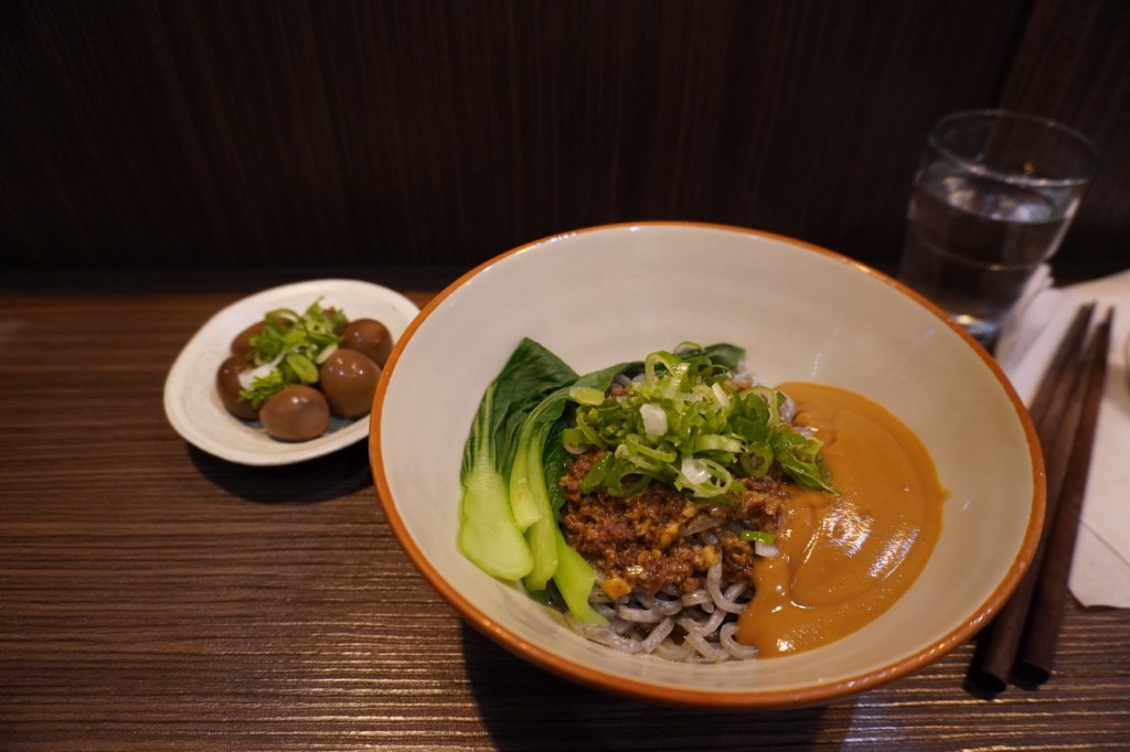 台中食記｜艸祭牛肉湯製所｜巷弄隱藏美食｜深夜食堂｜麻醬麵｜牛肉麵