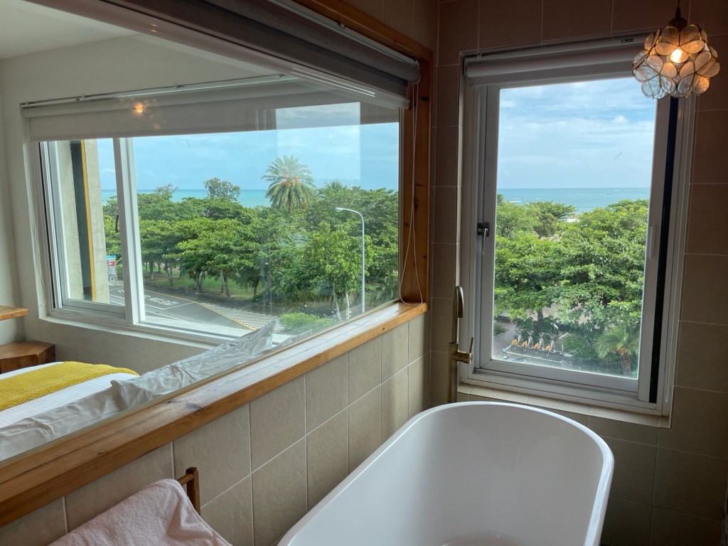 恆春墾丁住宿｜浪居Lounge Casa｜海景房泡澡｜3分鐘抵達南灣沙灘｜房間居然有吊床！